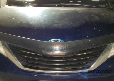 2012 Toyota Sienna Le z USA, uszkodzony, nr VIN 5TDKK3DC8CS221923